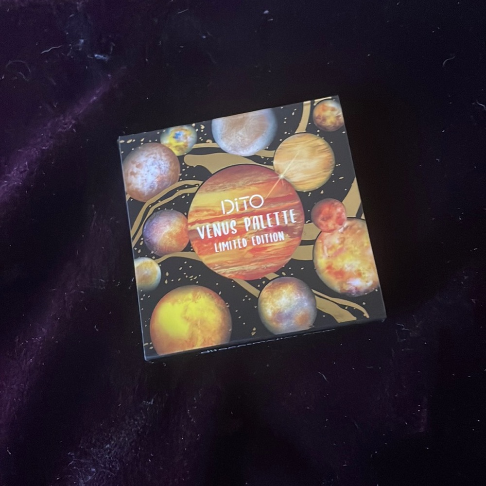 Dito Venus eye shadow in Ganymede